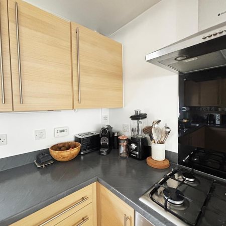 Delux Room With Private Parking, Sleeps 2, Perfect For Cotswold Getaway, Easy A419 Access Blunsdon Bagian luar foto