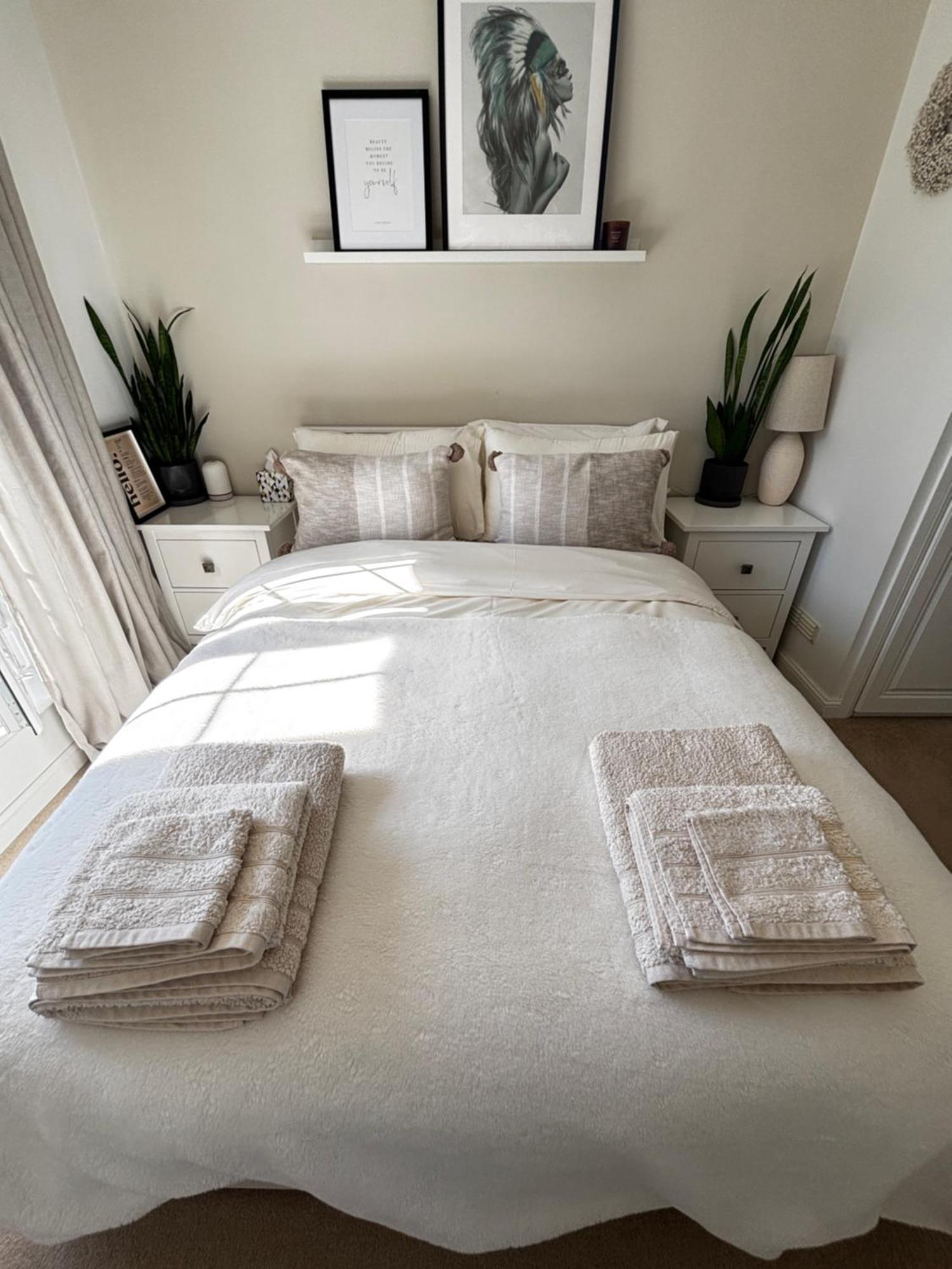 Delux Room With Private Parking, Sleeps 2, Perfect For Cotswold Getaway, Easy A419 Access Blunsdon Bagian luar foto