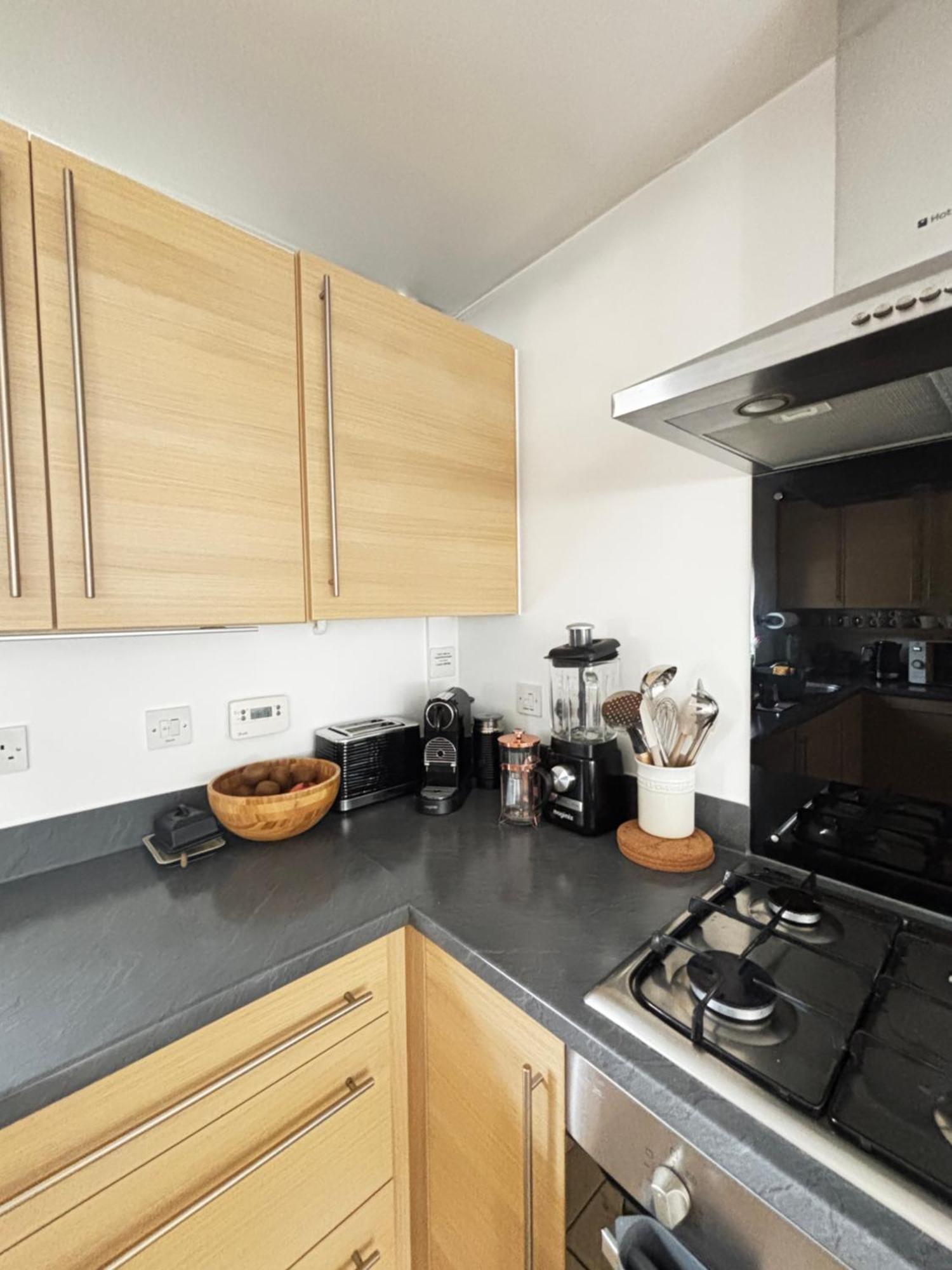 Delux Room With Private Parking, Sleeps 2, Perfect For Cotswold Getaway, Easy A419 Access Blunsdon Bagian luar foto