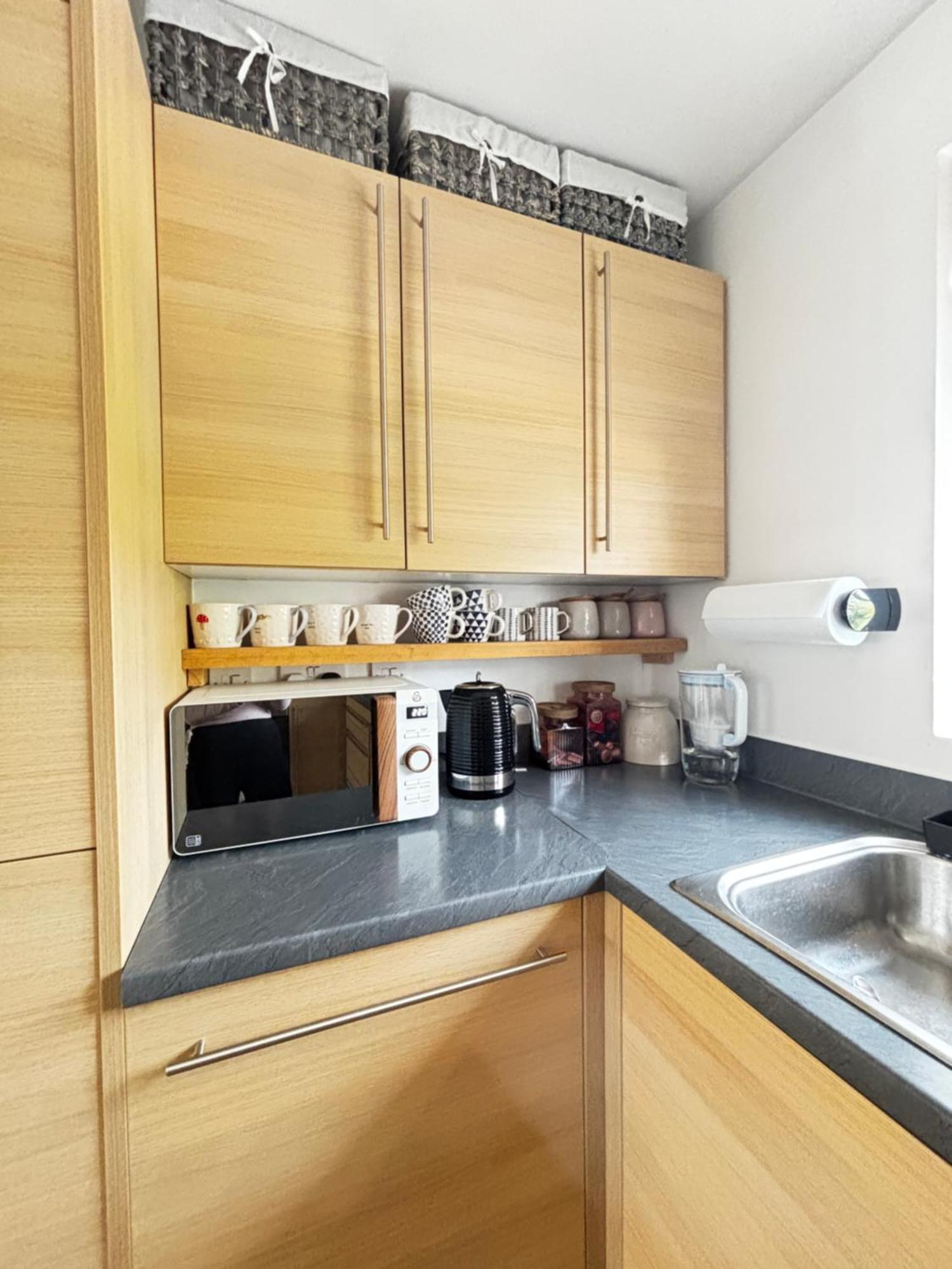Delux Room With Private Parking, Sleeps 2, Perfect For Cotswold Getaway, Easy A419 Access Blunsdon Bagian luar foto